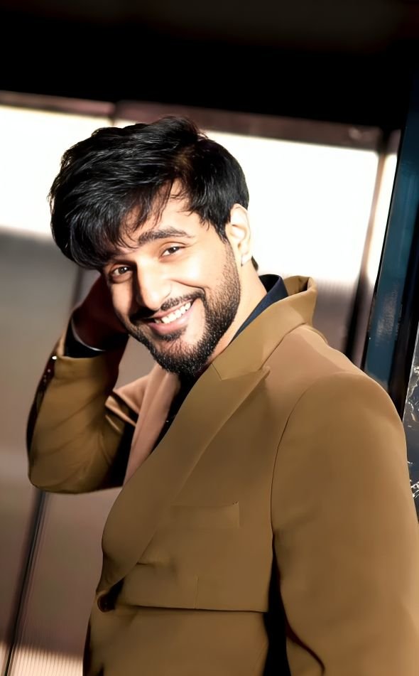 abhishek malhan net worth