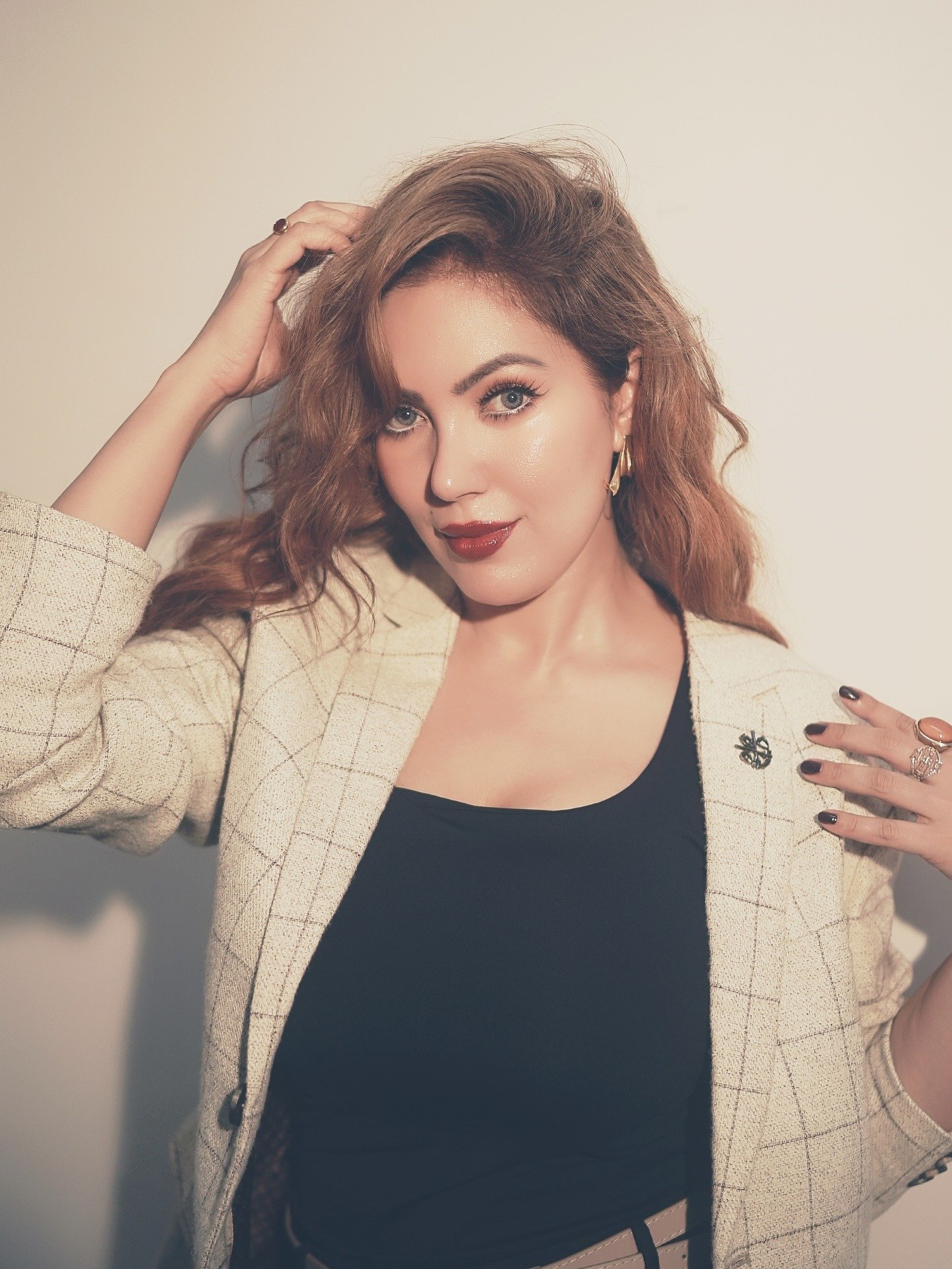 munmun dutta height in feet